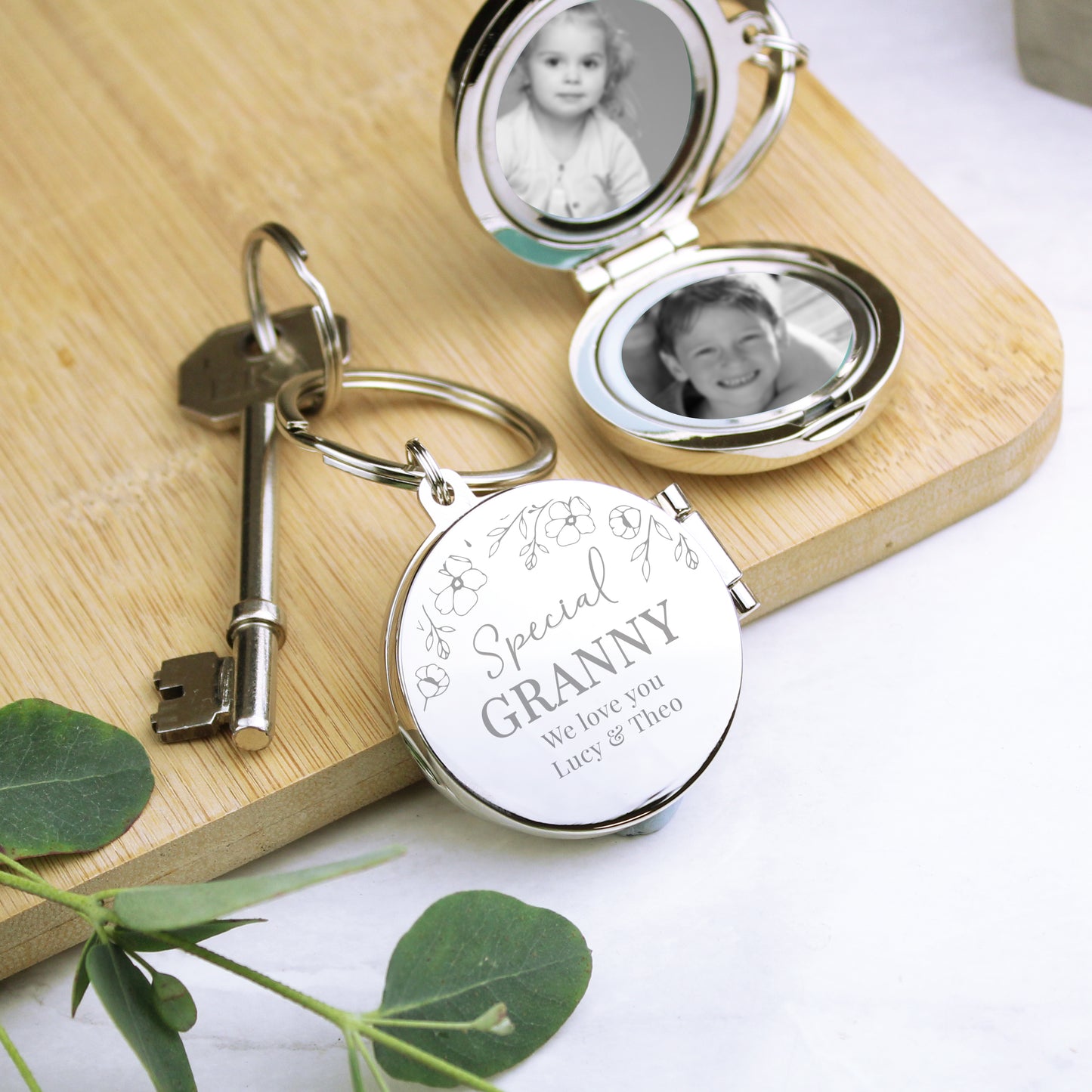 Personalised Floral Design Round Photo Frame Keyring